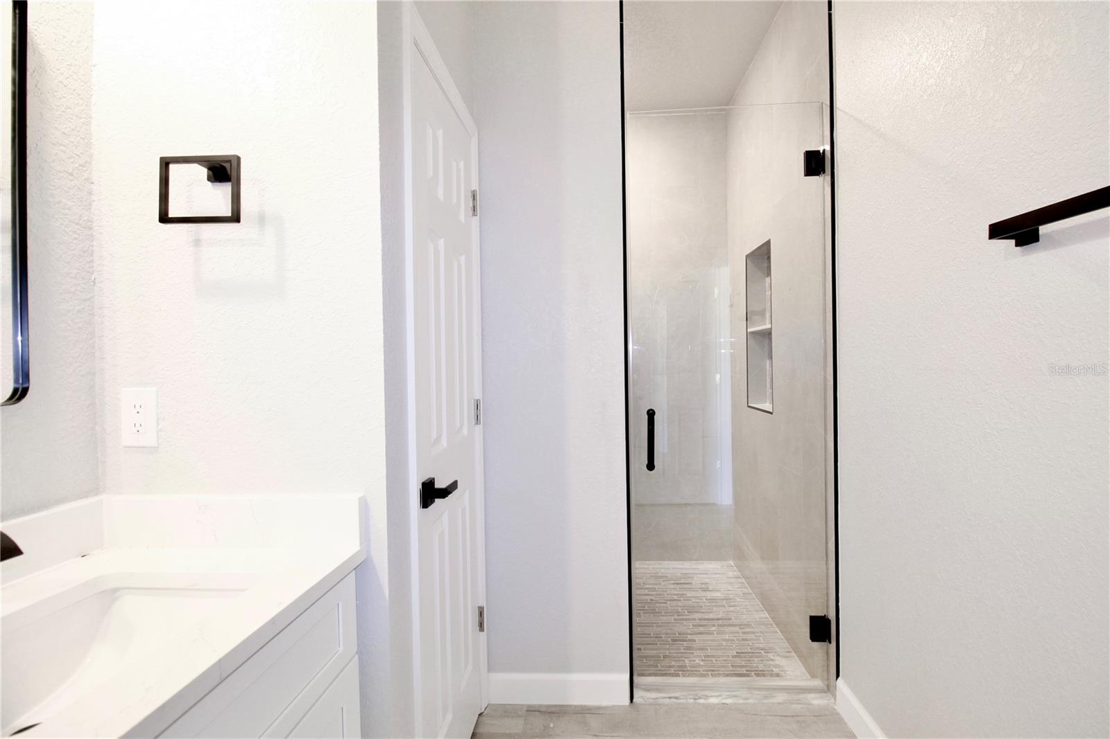 Image 21 of 41 For 4000 Garienda Avenue