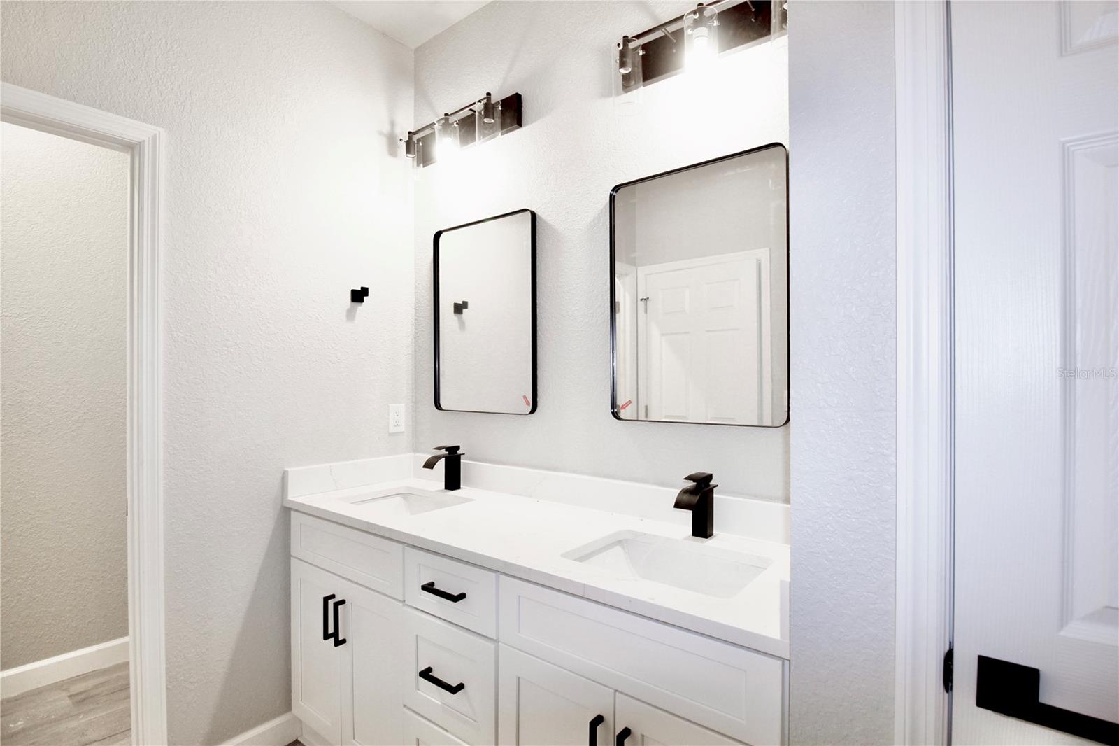 Image 22 of 41 For 4000 Garienda Avenue