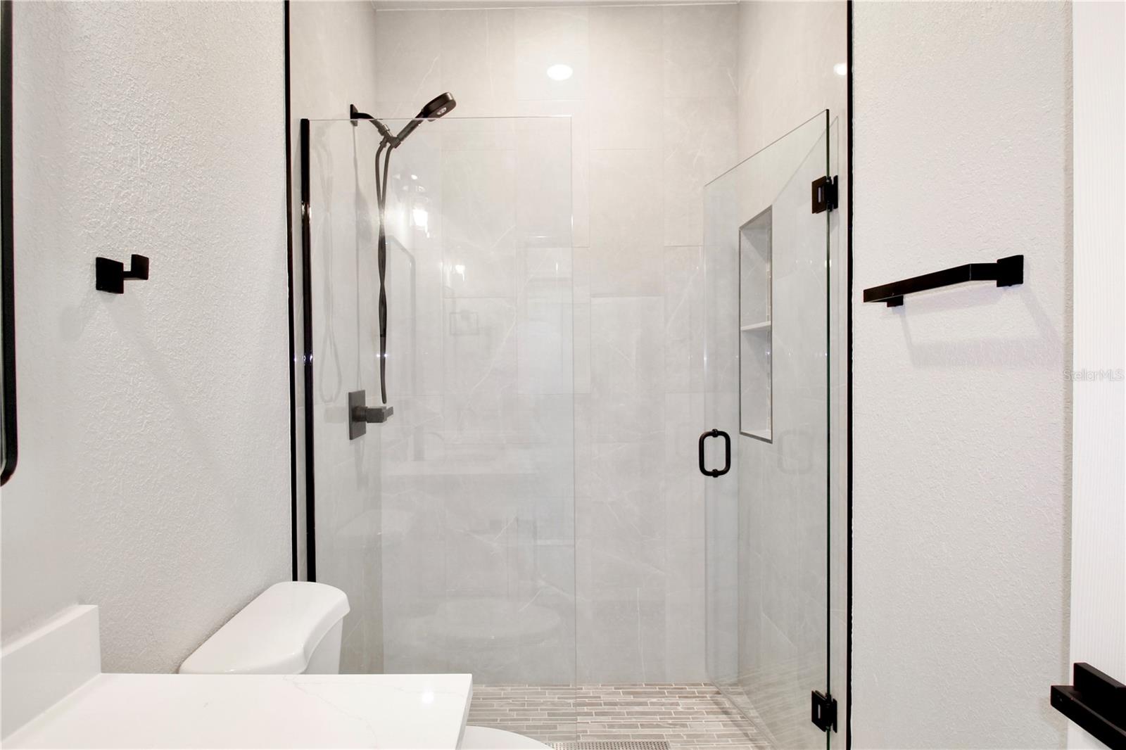 Image 37 of 41 For 4000 Garienda Avenue