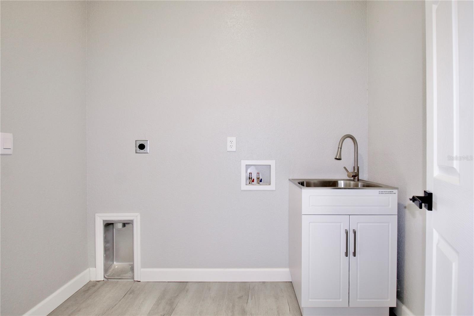 Image 39 of 41 For 4000 Garienda Avenue