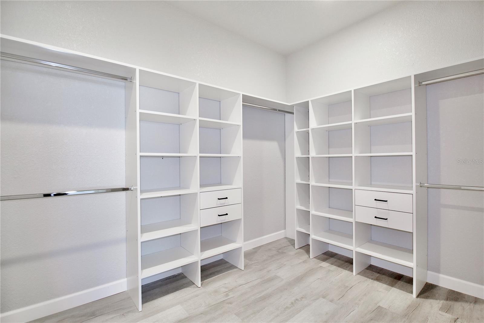 Image 5 of 41 For 4000 Garienda Avenue