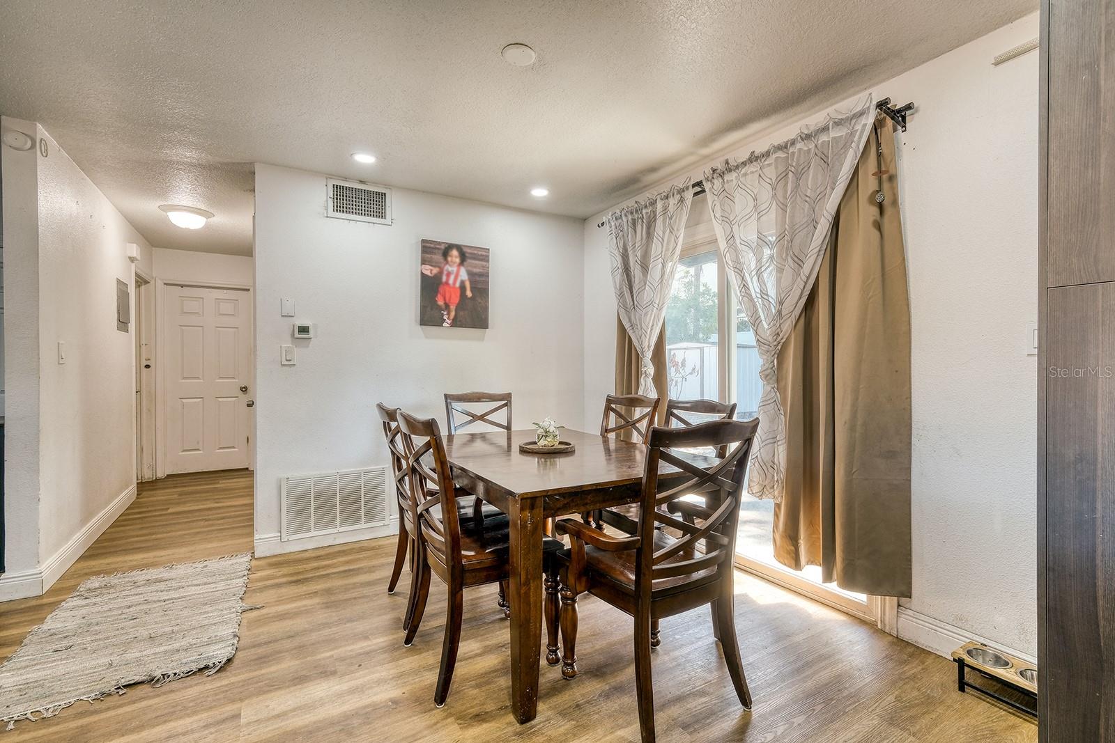 Listing photo id 13 for 5919 Luzon Drive