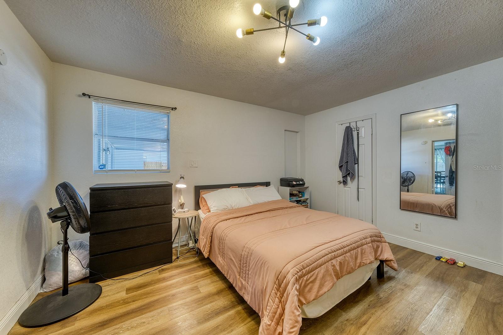 Listing photo id 16 for 5919 Luzon Drive