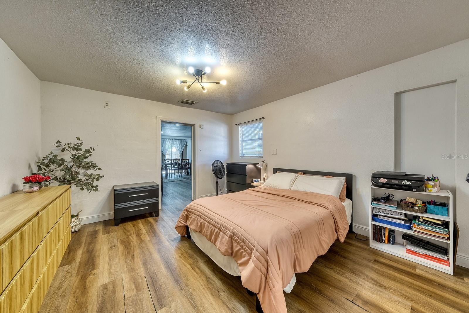 Listing photo id 17 for 5919 Luzon Drive