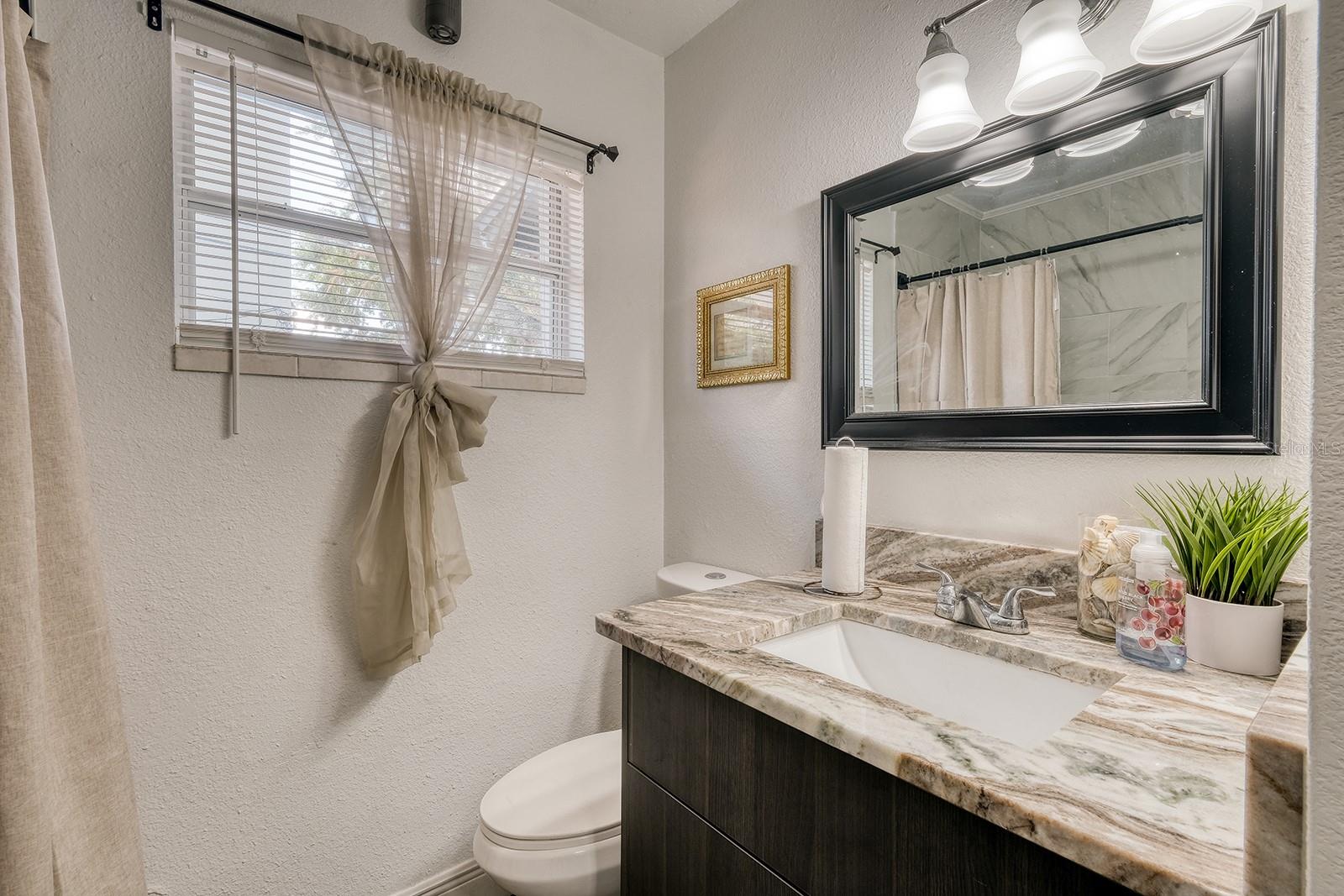 Listing photo id 18 for 5919 Luzon Drive