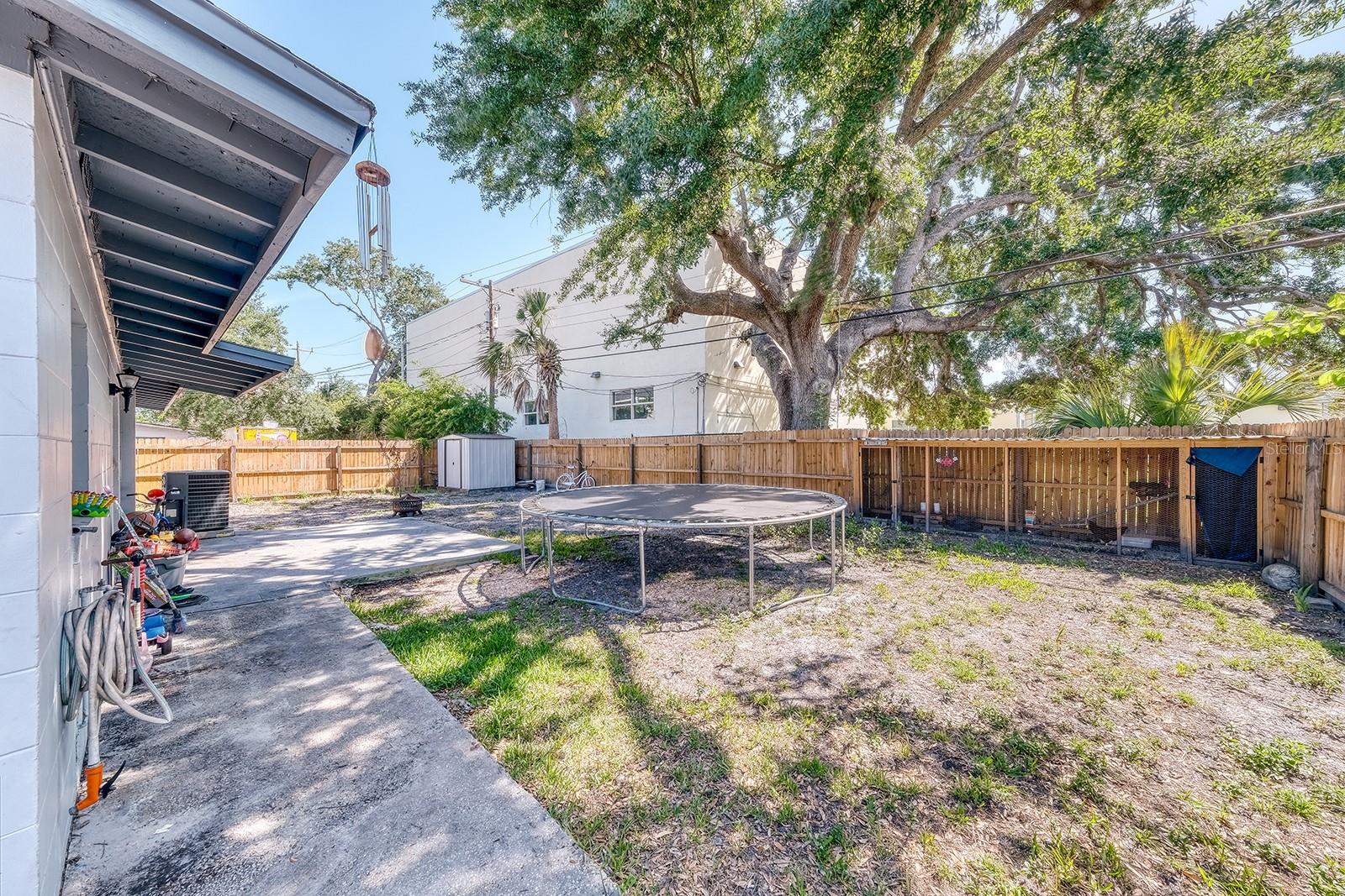 Listing photo id 22 for 5919 Luzon Drive