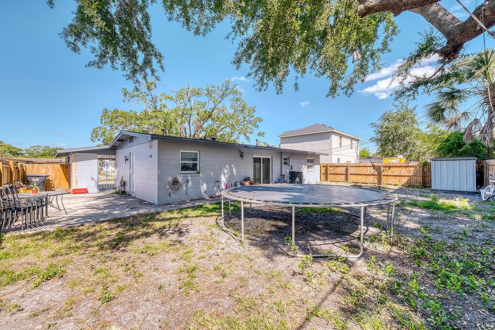 Listing photo id 23 for 5919 Luzon Drive