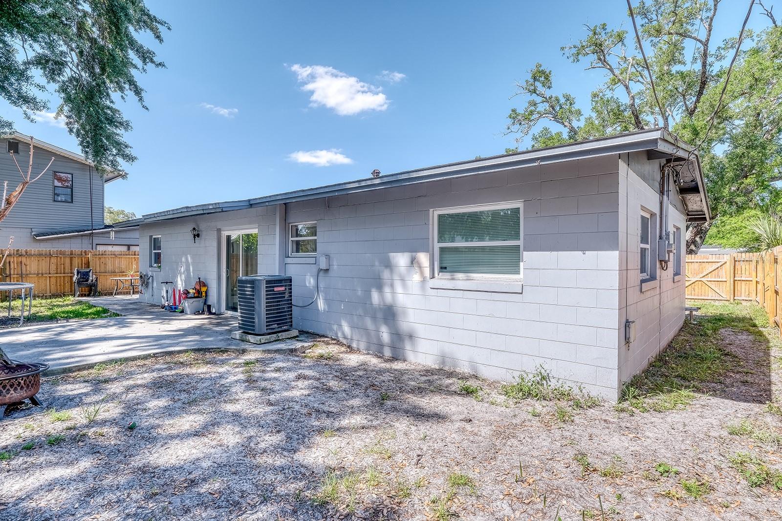 Listing photo id 24 for 5919 Luzon Drive