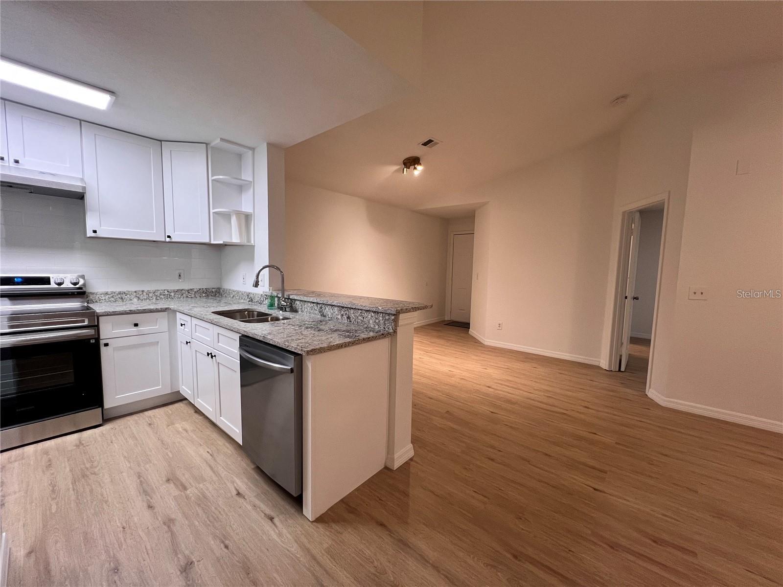 Image 3 of 24 For 7511 Seurat Street 10301