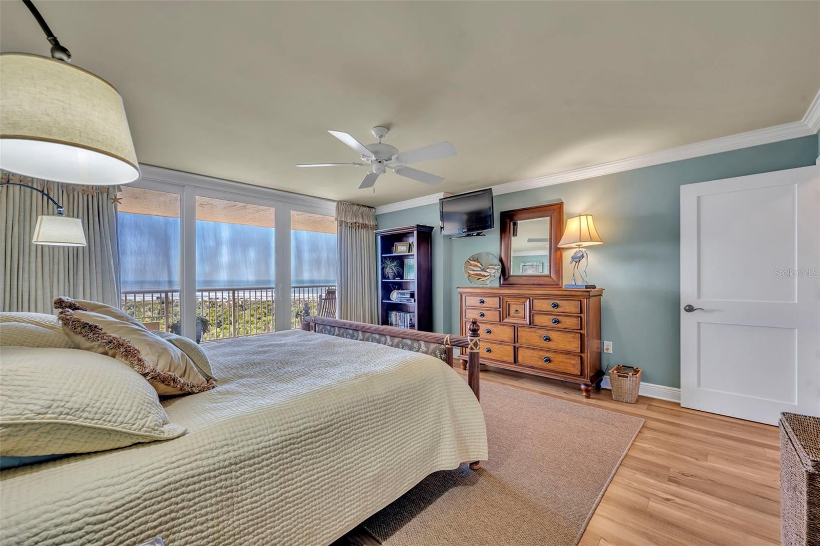 Image 18 of 42 For 257 Minorca Beach Way  406