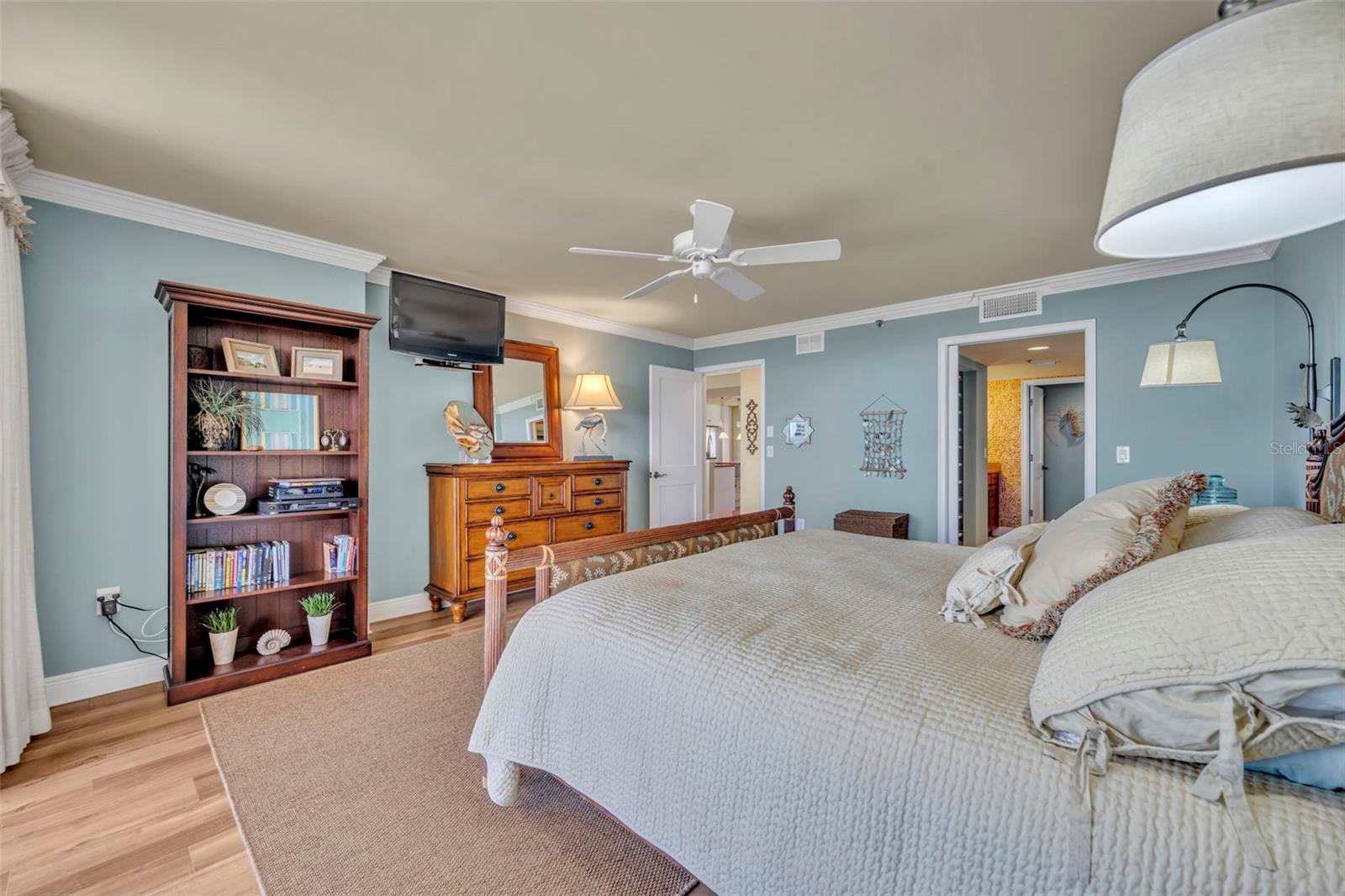 Image 19 of 42 For 257 Minorca Beach Way  406