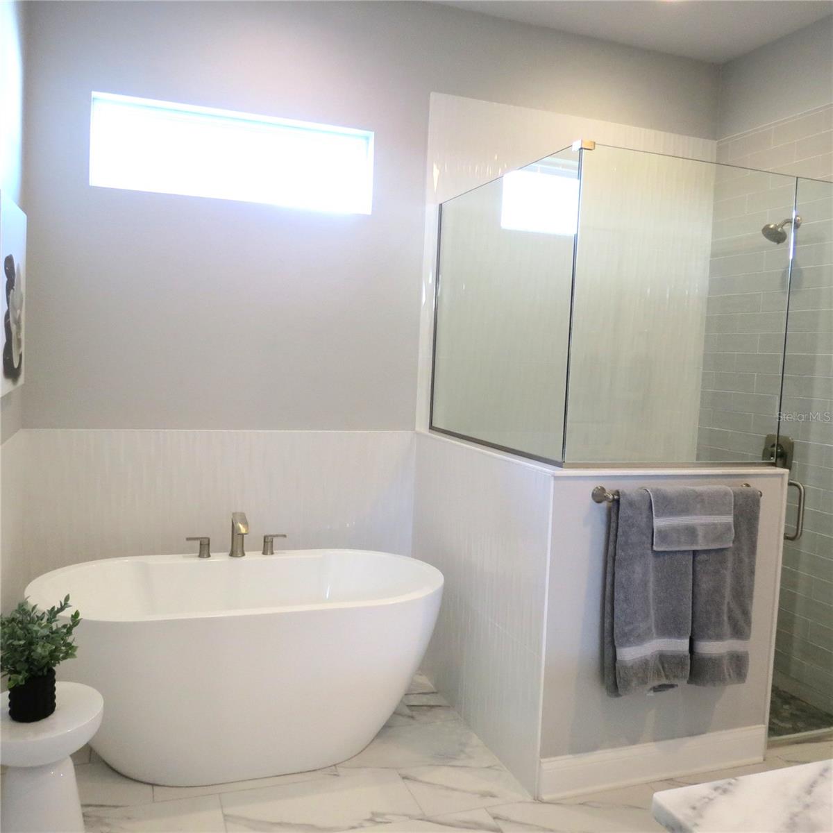 Image 18 of 46 For 6990 Bentridge Drive