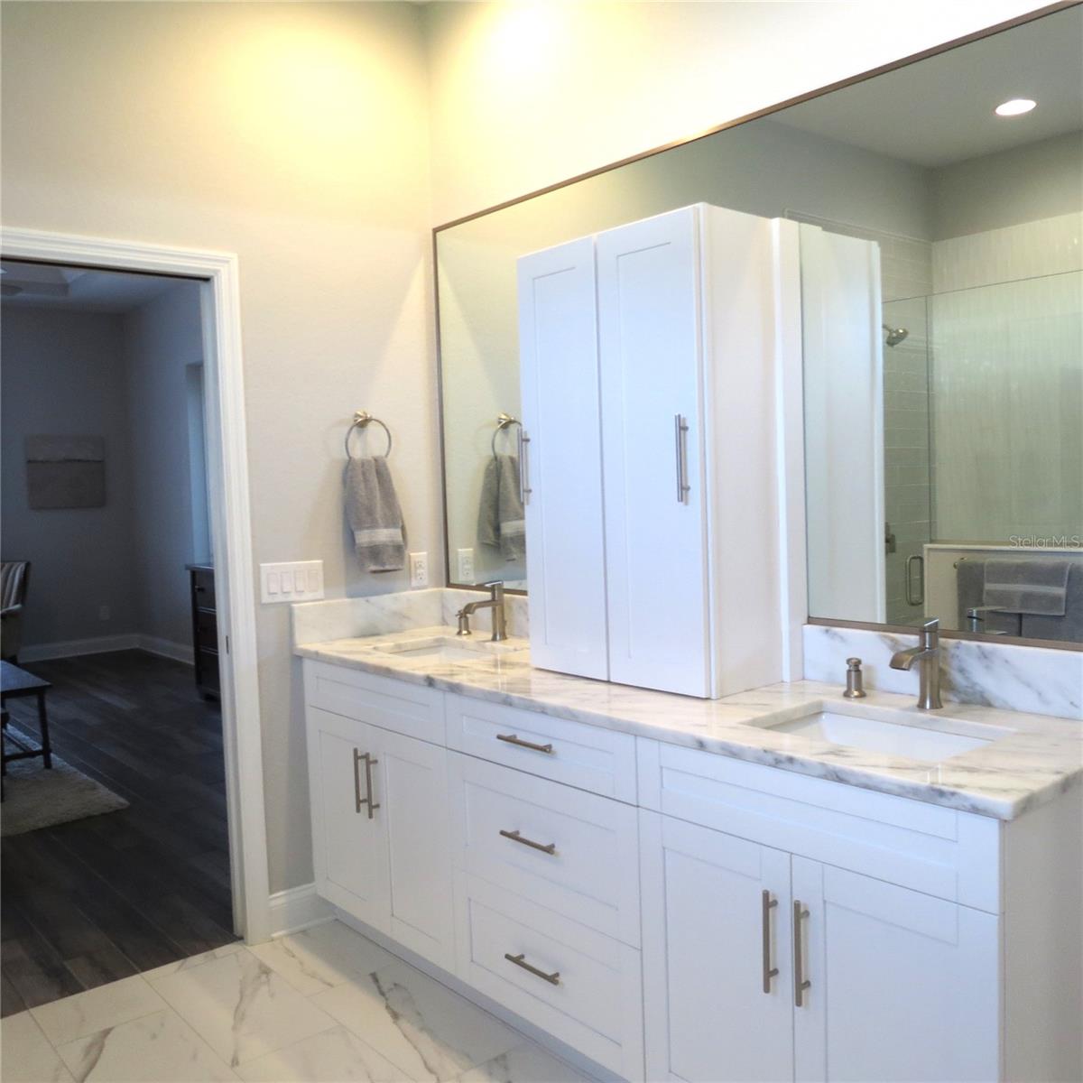 Image 19 of 46 For 6990 Bentridge Drive