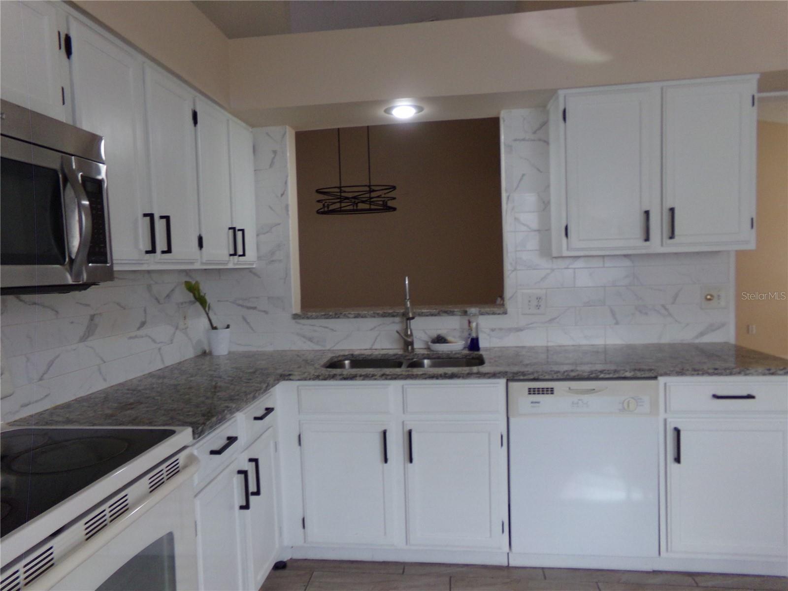 Image 11 of 31 For 1041 Kelsey Ave