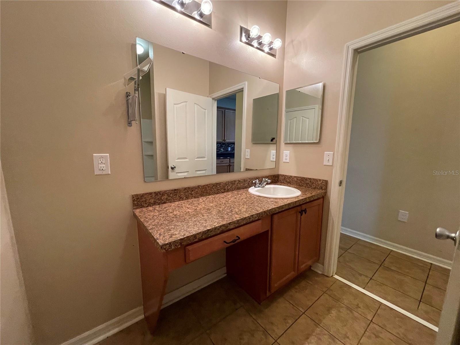 Image 18 of 23 For 10026 Weathers Loop