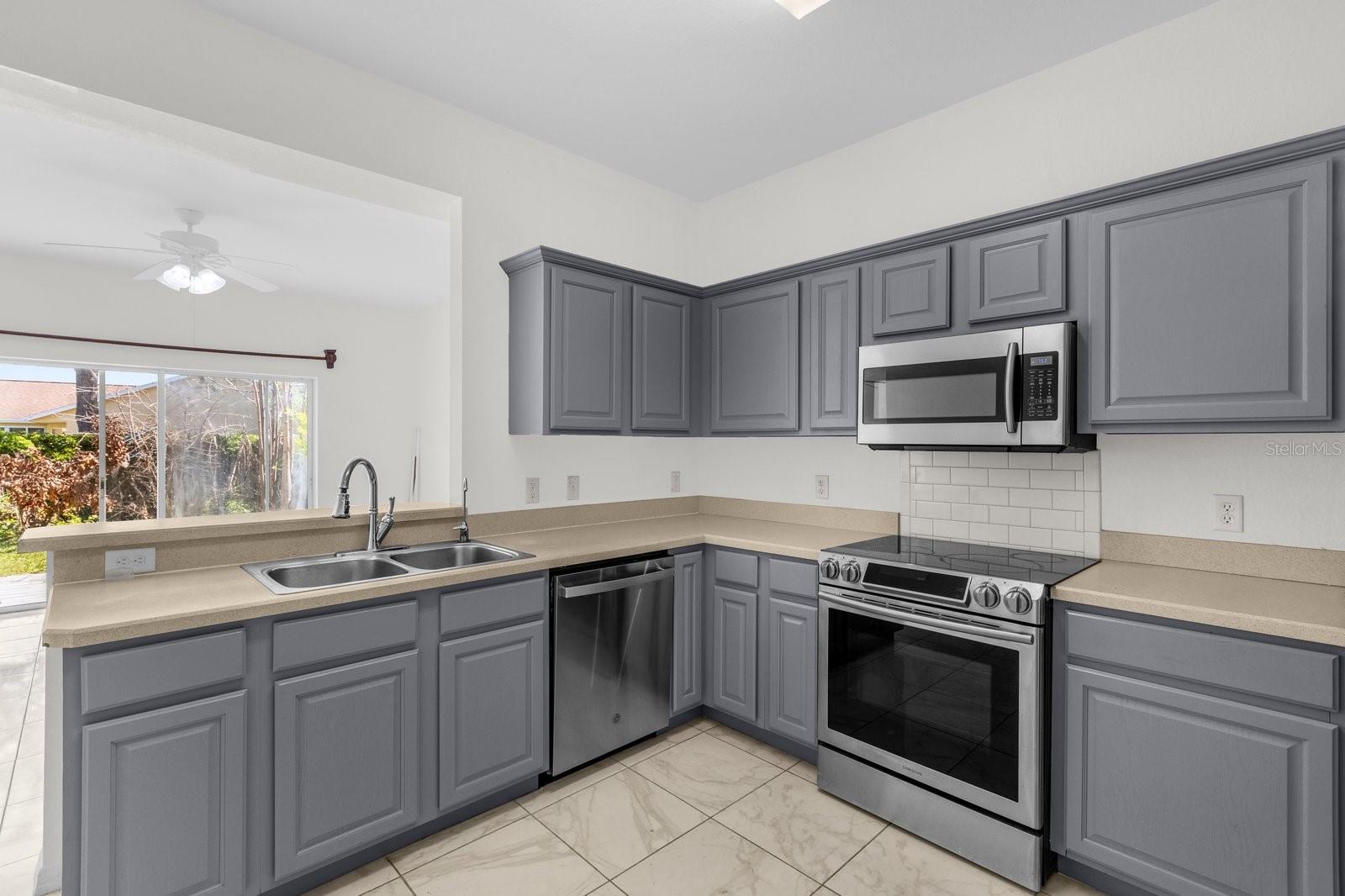 Image 6 of 33 For 5090 122nd Boulevard