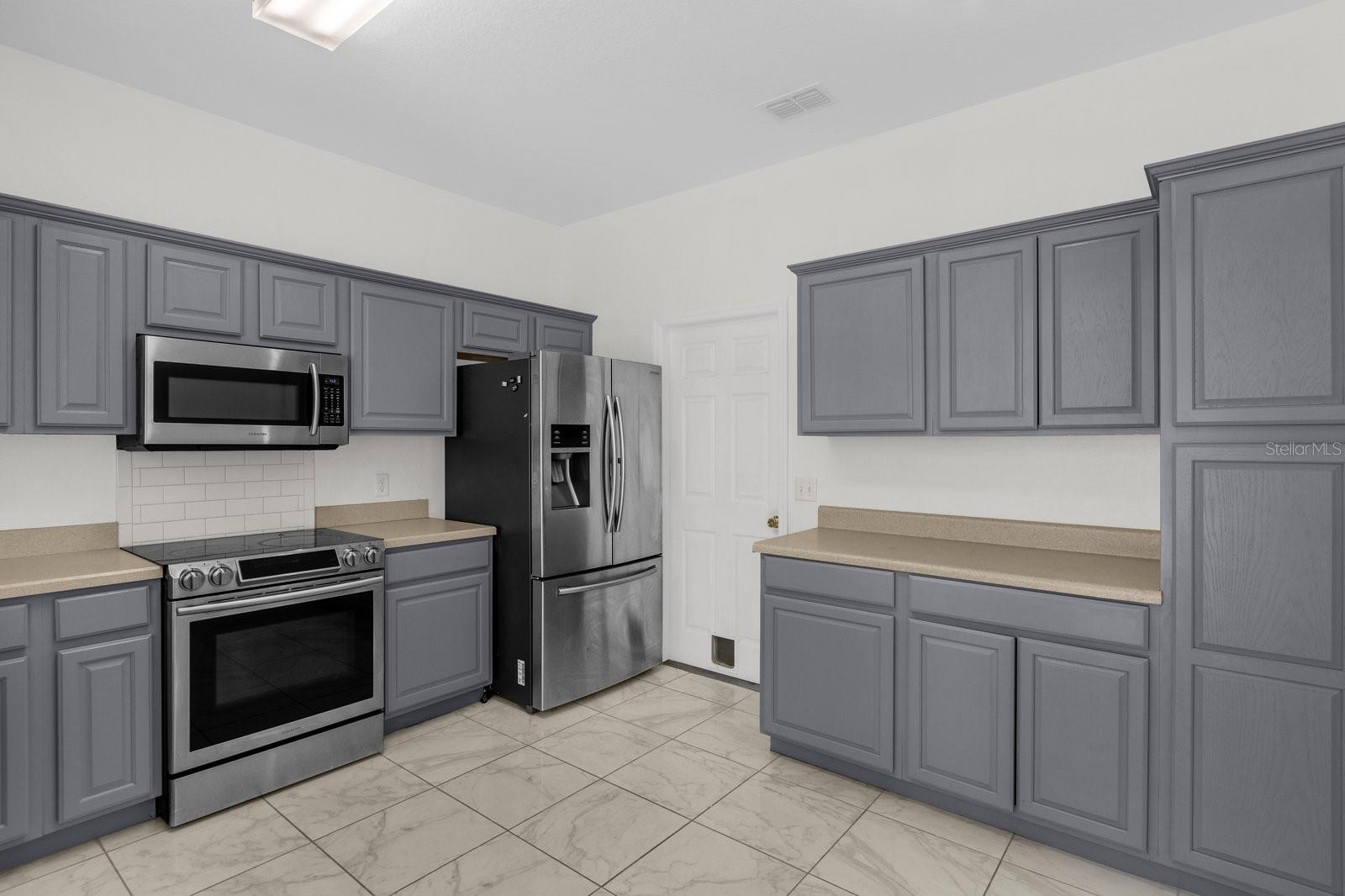 Image 8 of 33 For 5090 122nd Boulevard