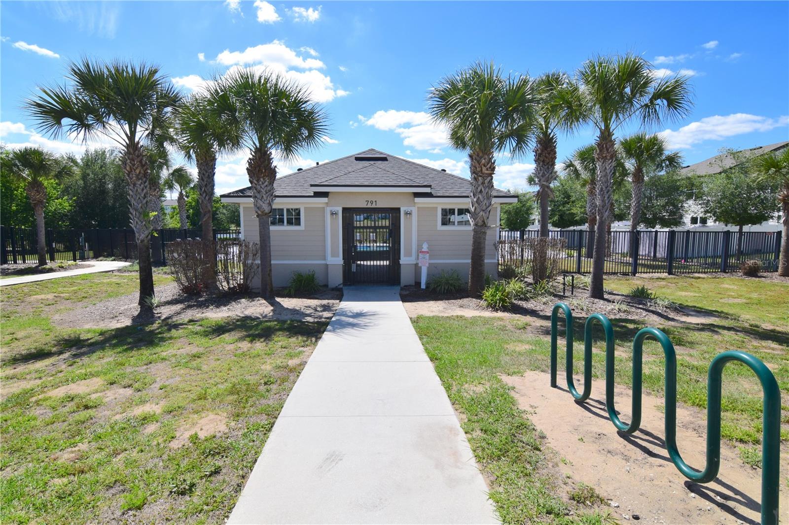 Image 19 of 22 For 855 Grandin Street