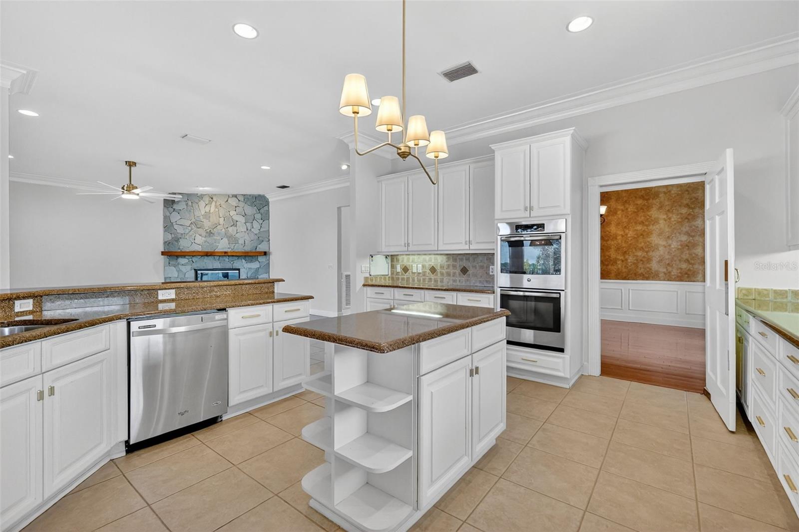 Image 20 of 61 For 1741 Edgewater Drive