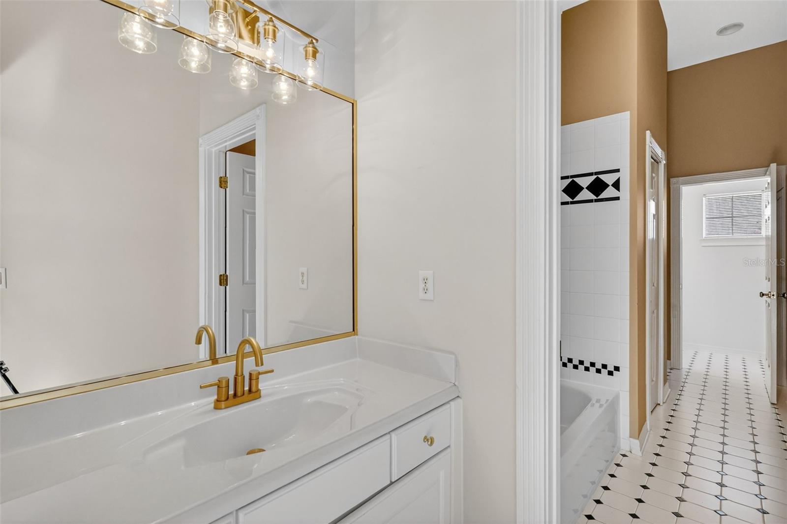 Image 34 of 61 For 1741 Edgewater Drive