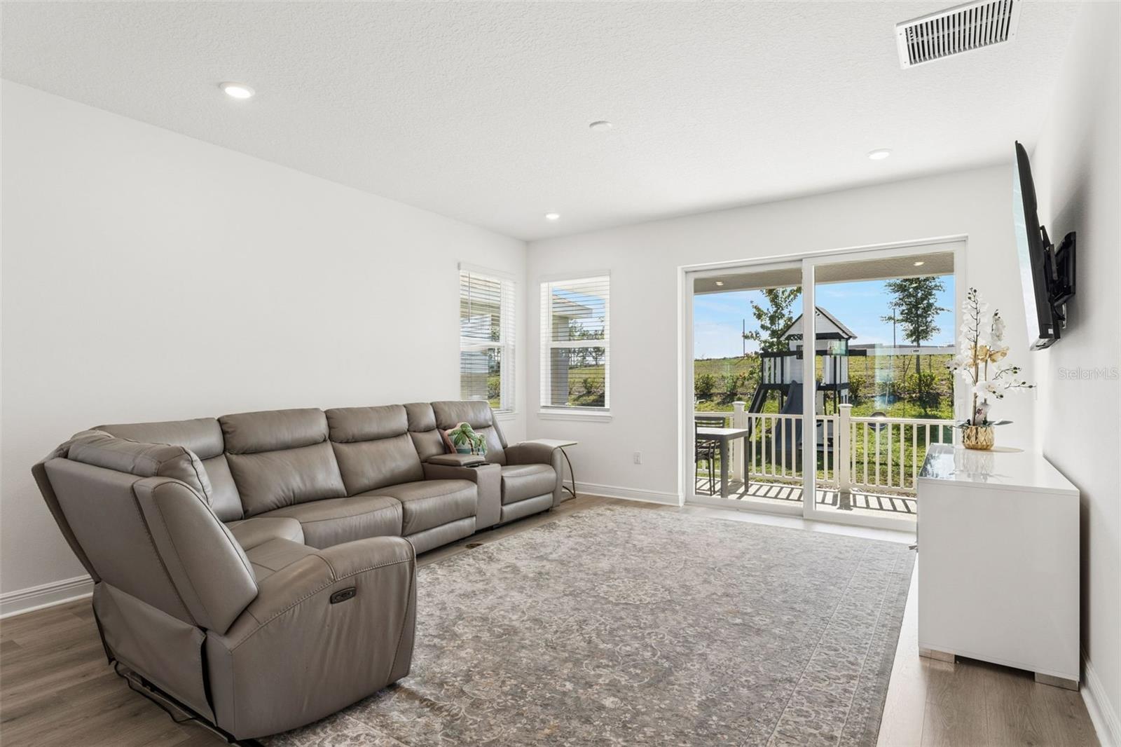 Image 13 of 37 For 1952 Sunshine Peak Drive