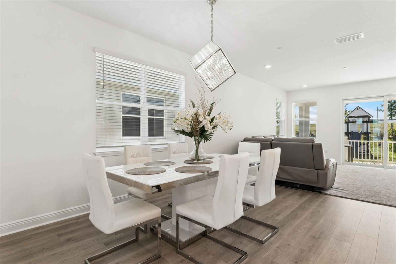 Image 4 of 37 For 1952 Sunshine Peak Drive