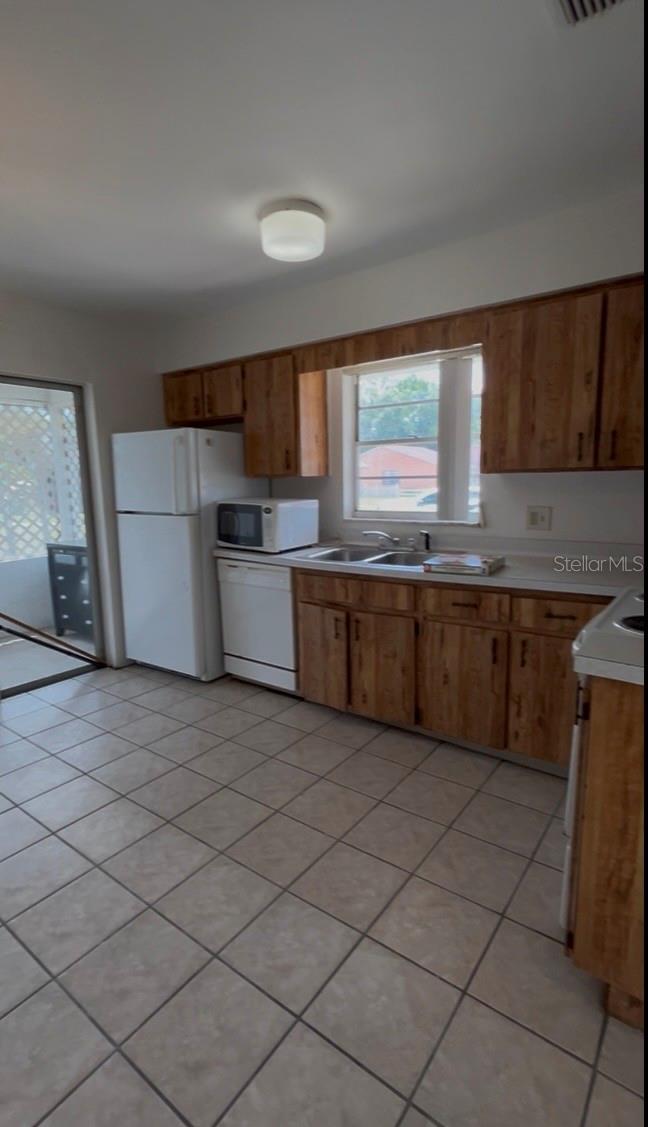 Image 7 of 20 For 945 Bryan Court