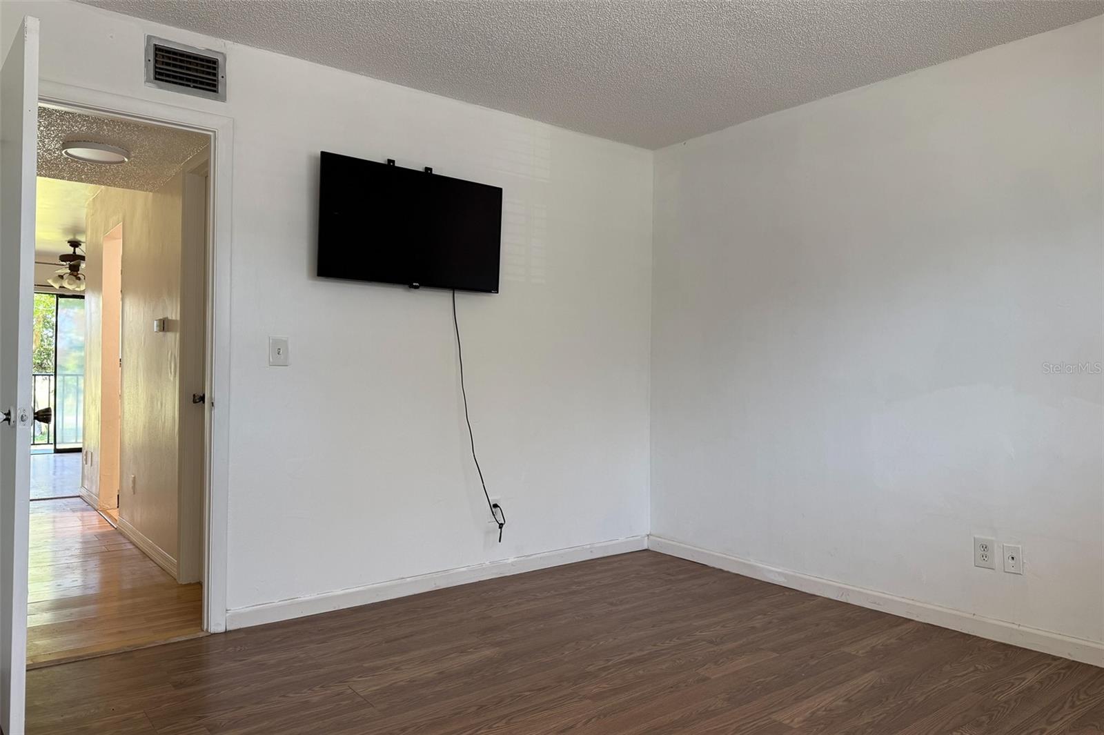 Listing photo id 10 for 1500 Virginia Avenue 209