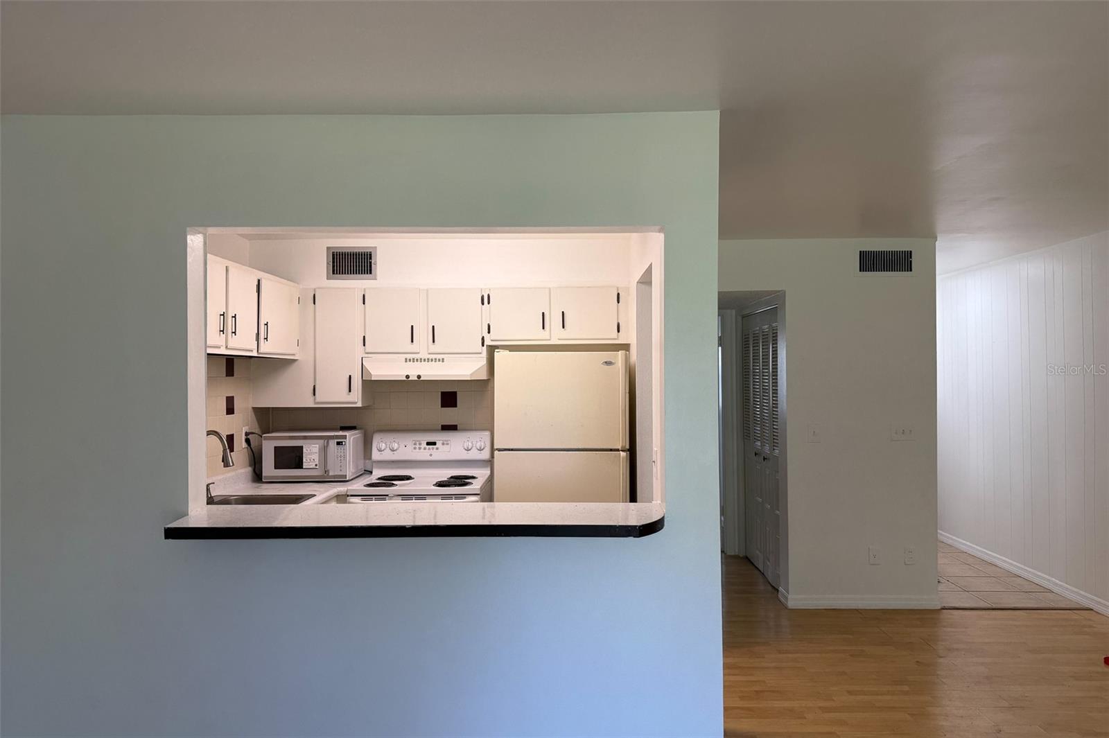 Listing photo id 13 for 1500 Virginia Avenue 209