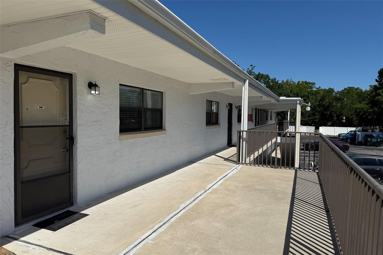 Listing photo id 2 for 1500 Virginia Avenue 209