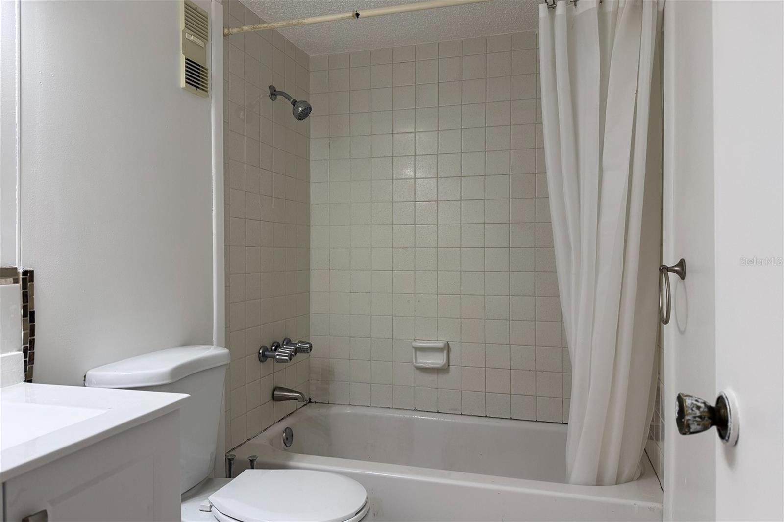 Listing photo id 6 for 1500 Virginia Avenue 209