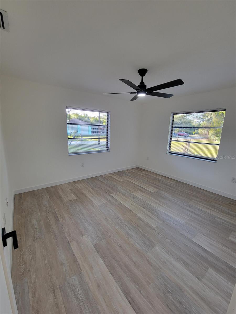 Image 13 of 27 For 328 Bay Street