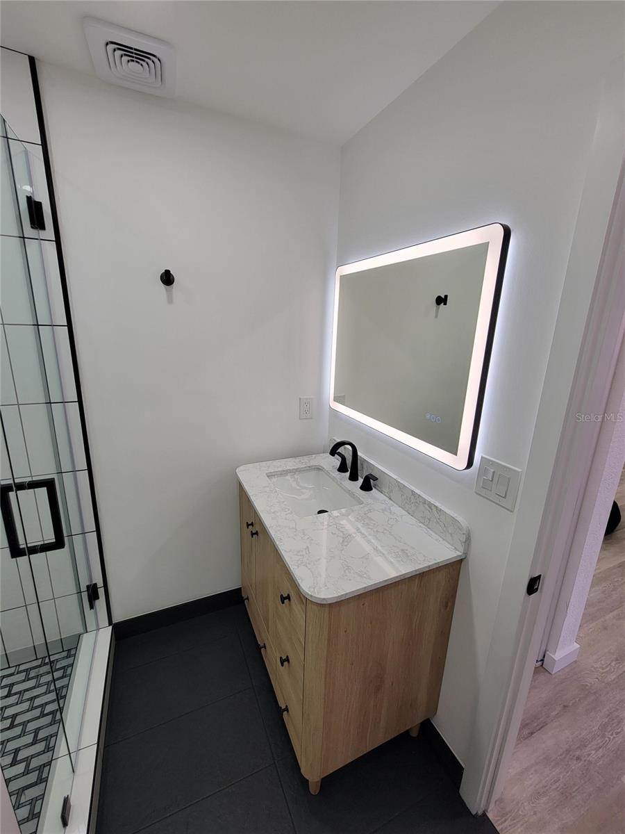 Image 15 of 27 For 328 Bay Street