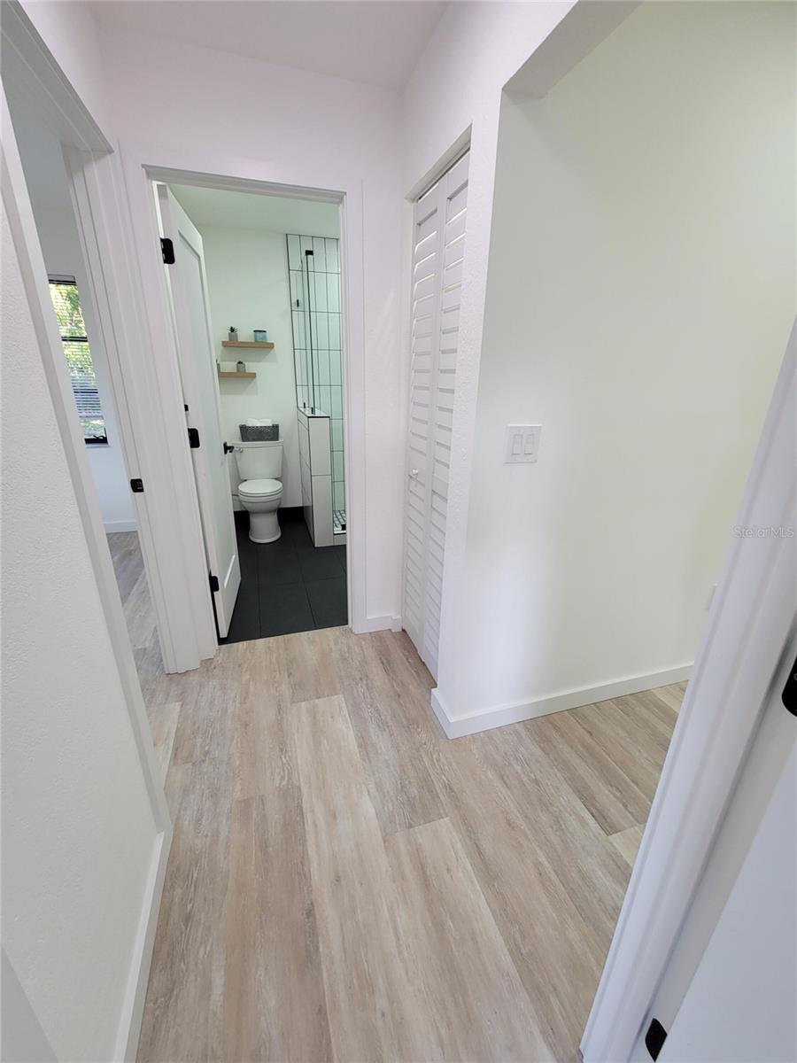 Image 17 of 27 For 328 Bay Street