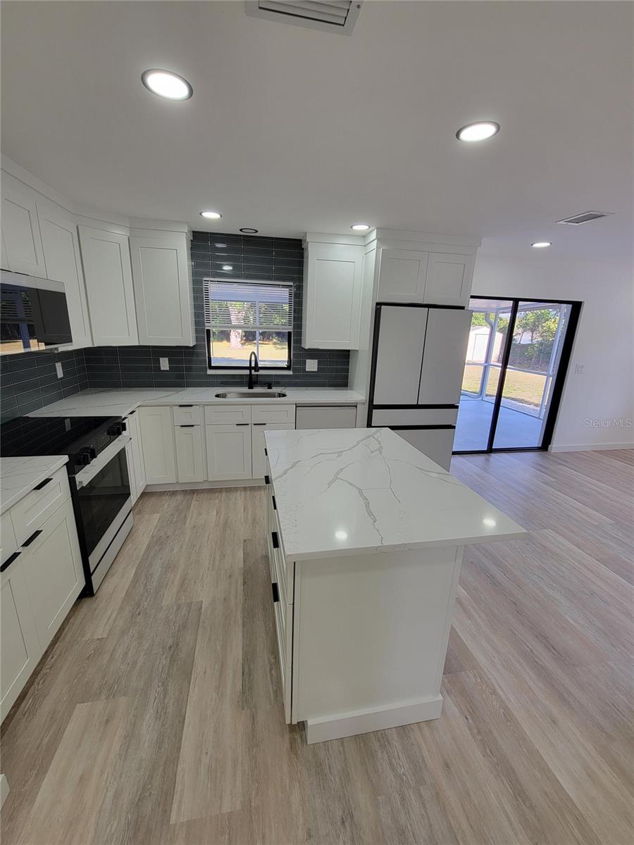 Image 19 of 27 For 328 Bay Street