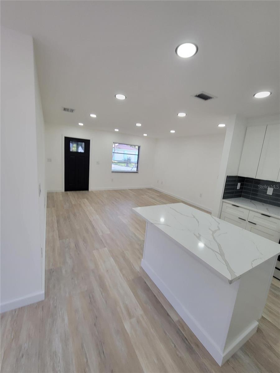 Image 26 of 27 For 328 Bay Street