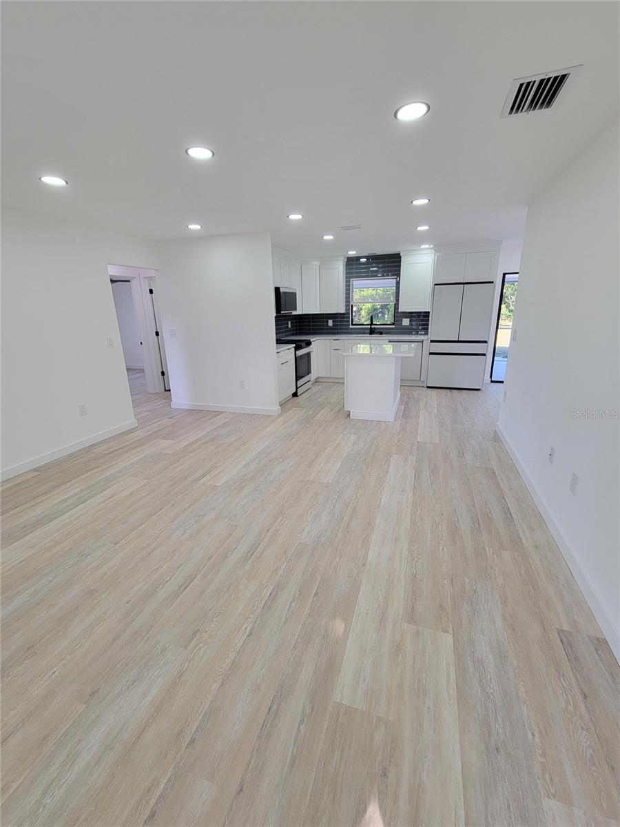 Image 27 of 27 For 328 Bay Street