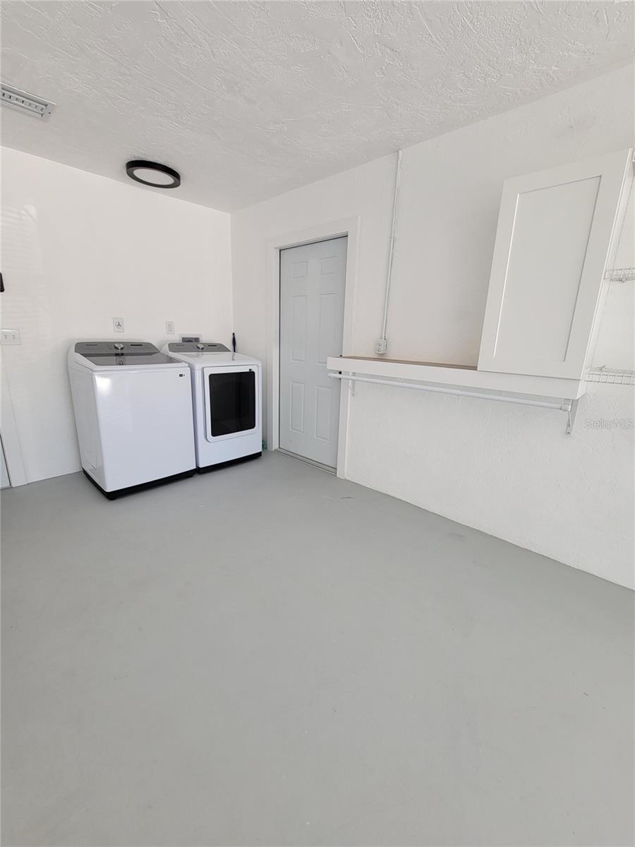 Image 3 of 27 For 328 Bay Street