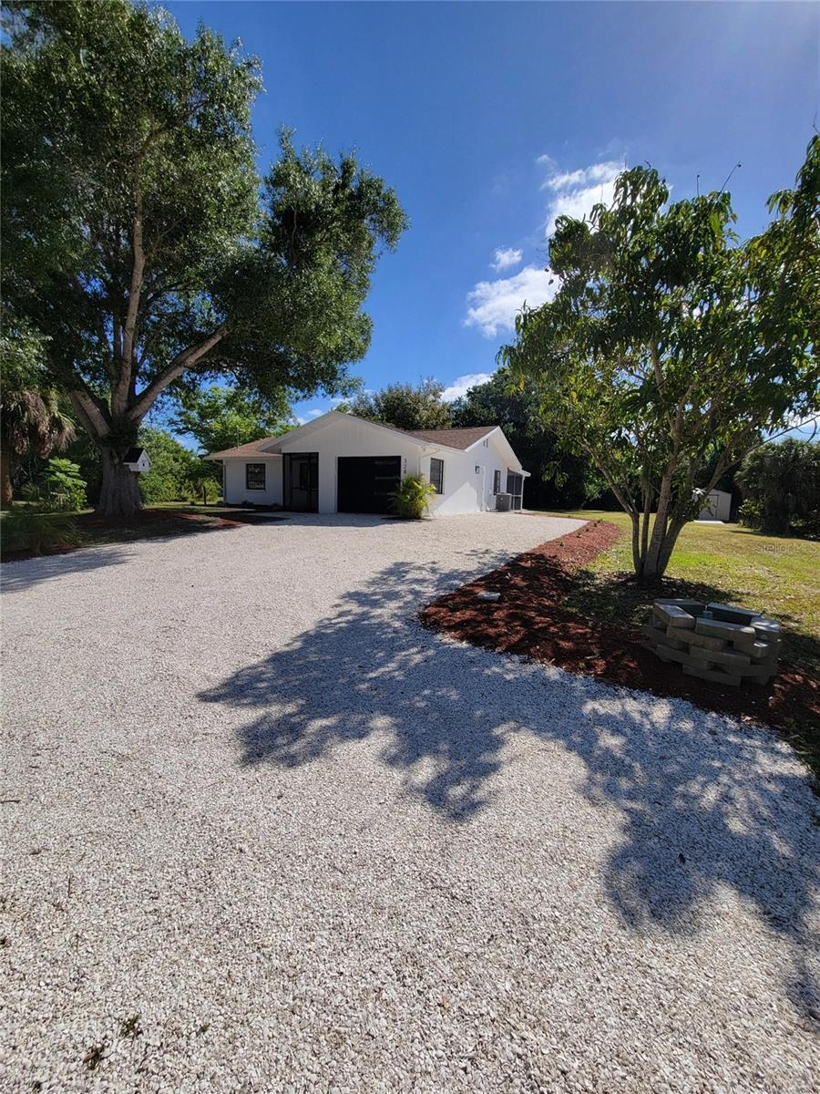 Image 5 of 27 For 328 Bay Street