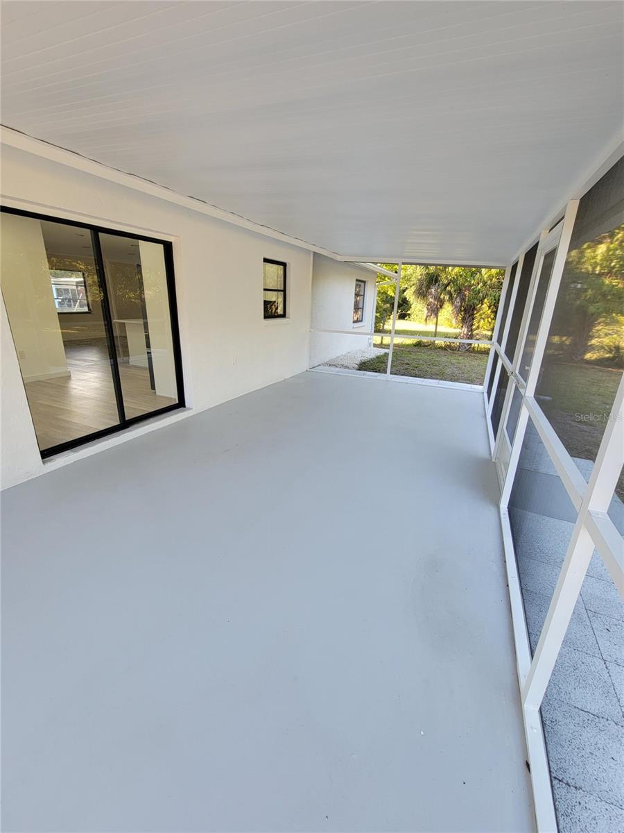 Image 6 of 27 For 328 Bay Street