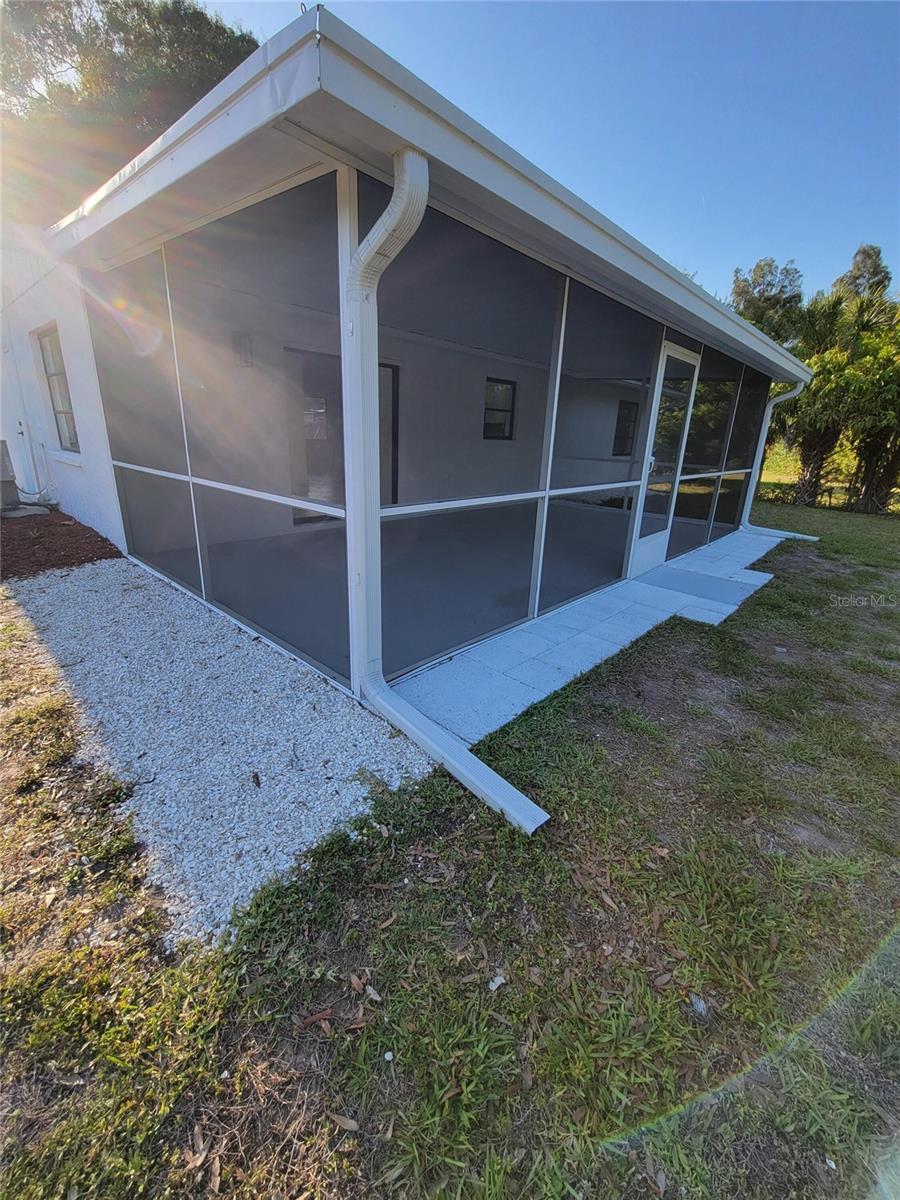 Image 7 of 27 For 328 Bay Street