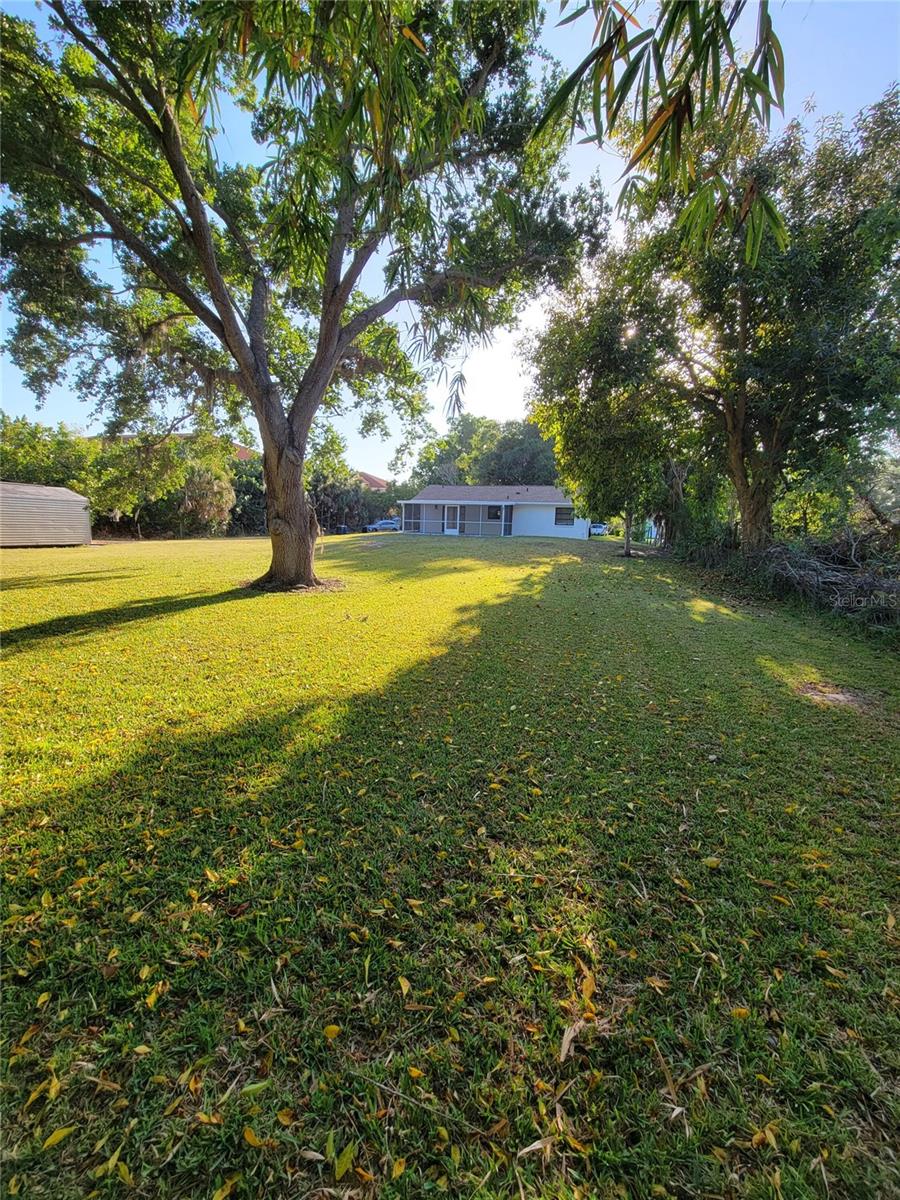 Image 8 of 27 For 328 Bay Street