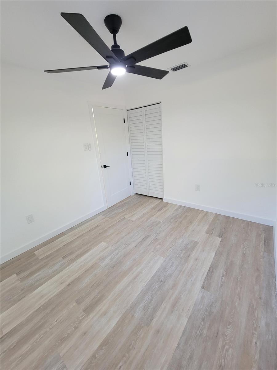 Image 9 of 27 For 328 Bay Street