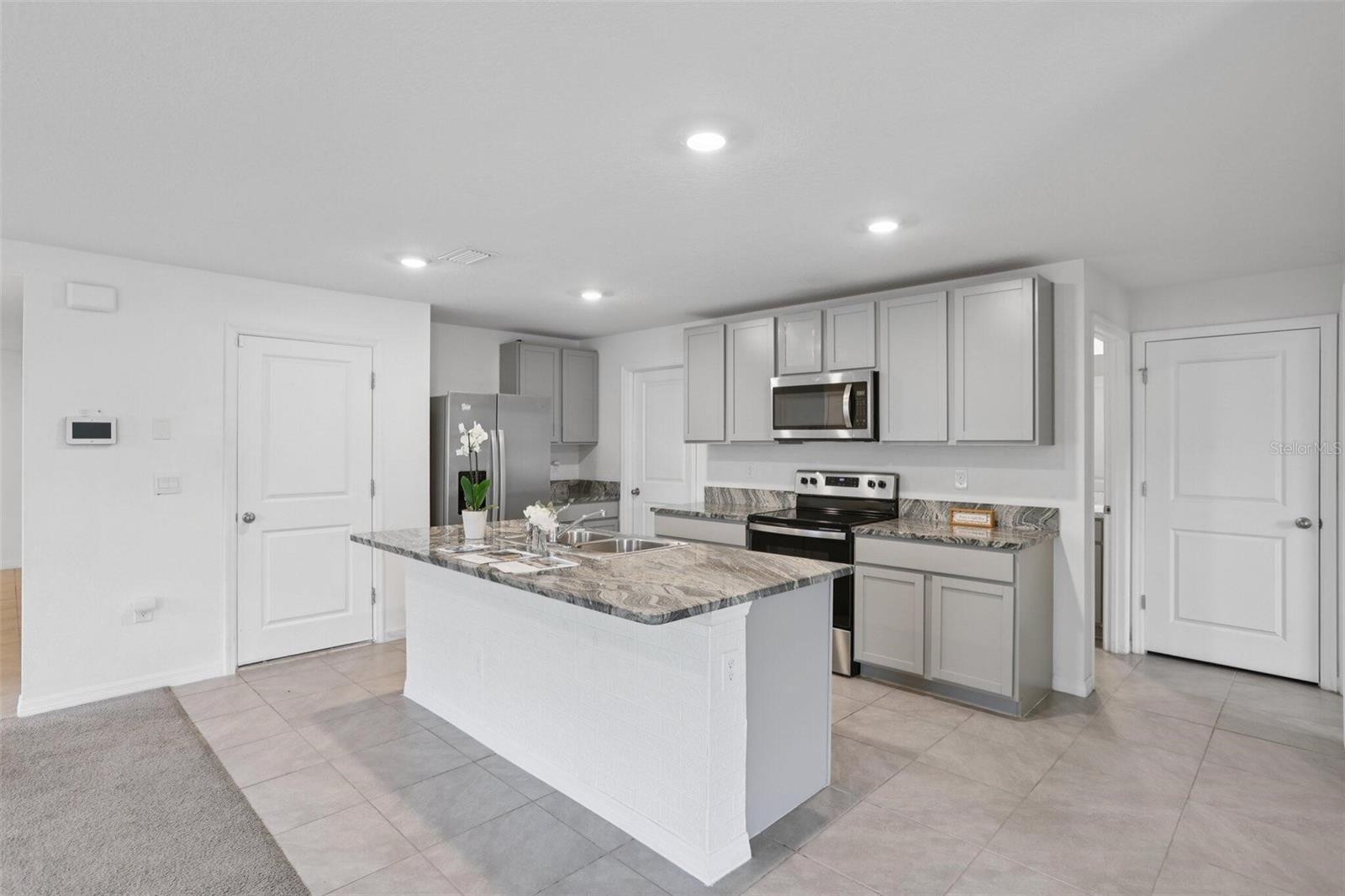 Image 7 of 44 For 7530 Broad Pointe Drive