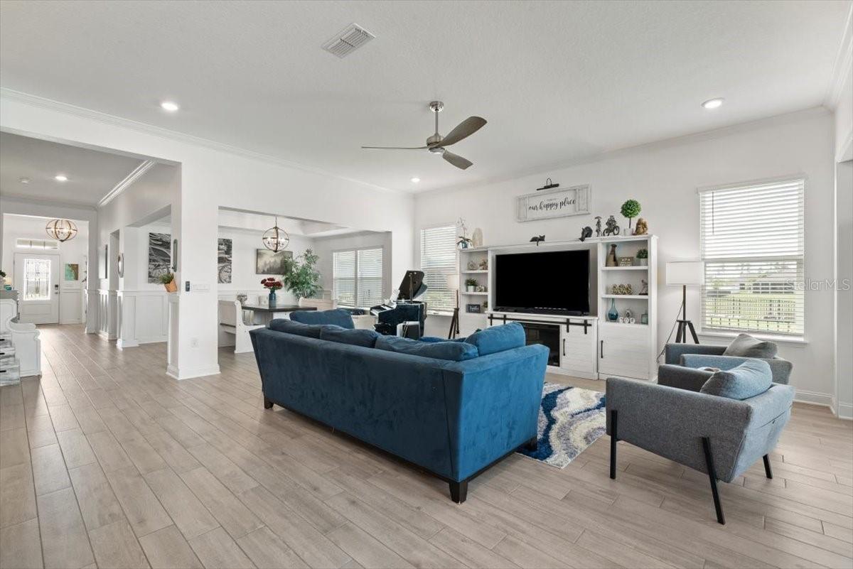 Image 19 of 81 For 105 Gypsum Place