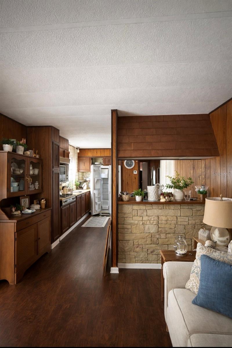 Image 2 of 7 For 2577 Brookside Circle