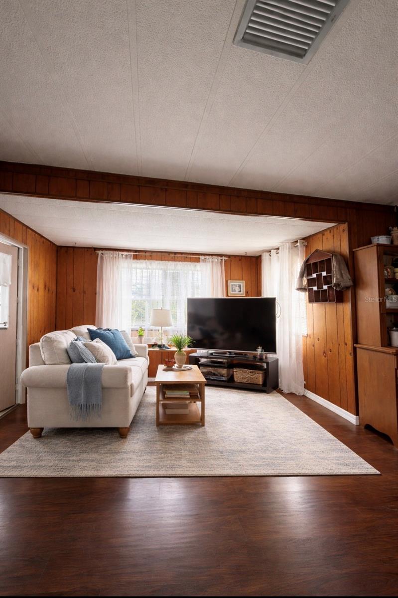 Image 3 of 7 For 2577 Brookside Circle