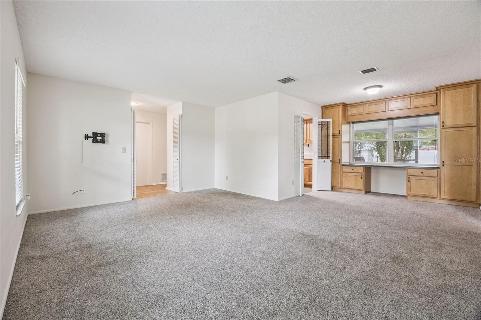 Image 7 of 36 For 706 Vandergrift Drive