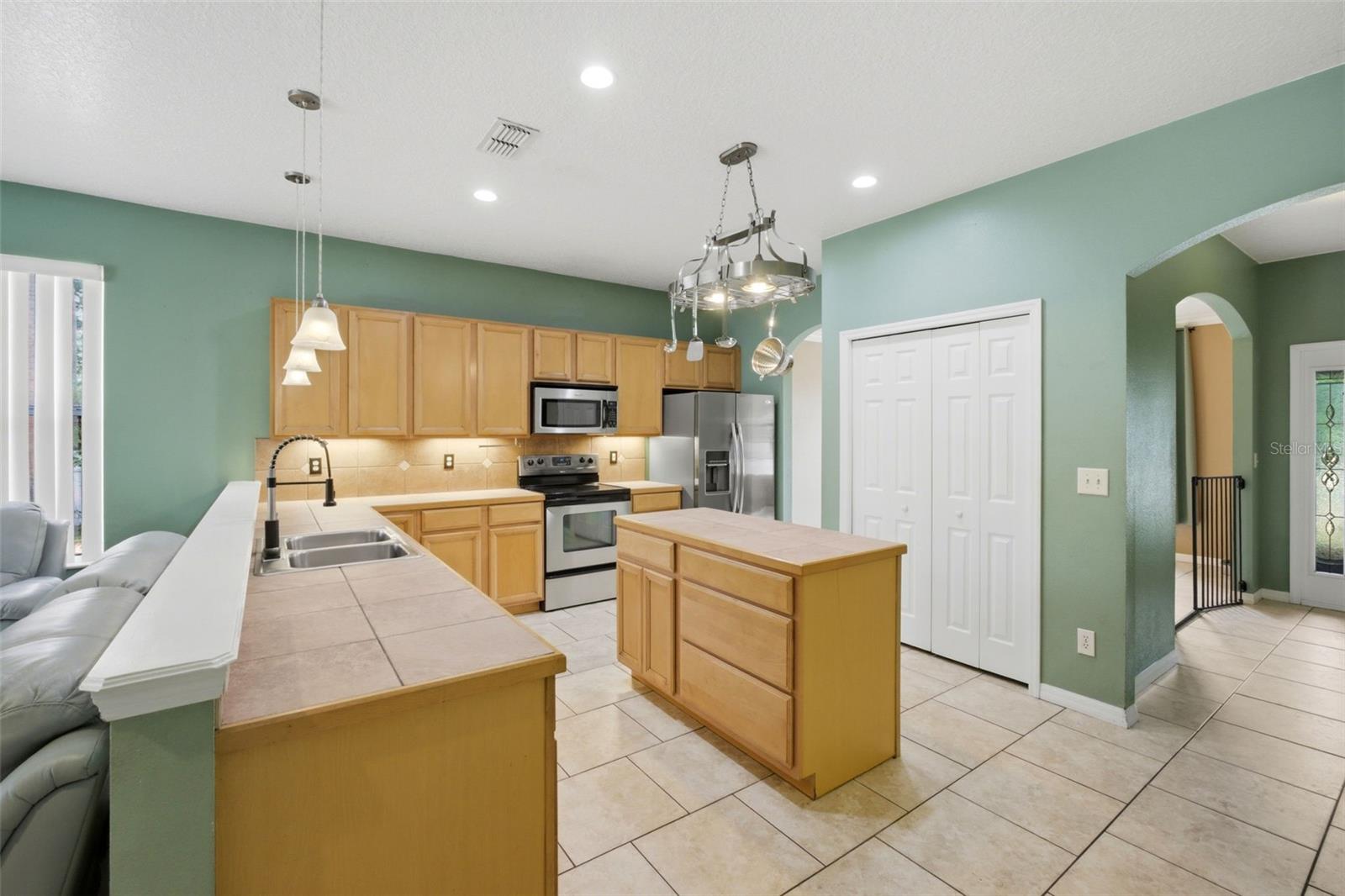 Image 9 of 28 For 35937 Dawn Drive