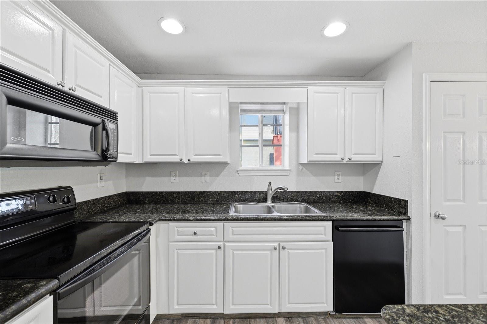 Image 10 of 35 For 5202 Hampton Beach Place 5202